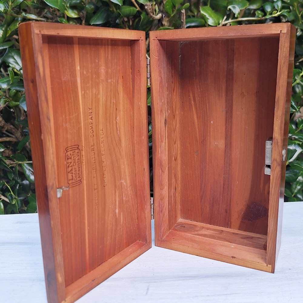 Vintage Cedar Chest Wood Box with Hinged Lid Trinket Jewelry Boxes Wooden - Picture 16 of 16